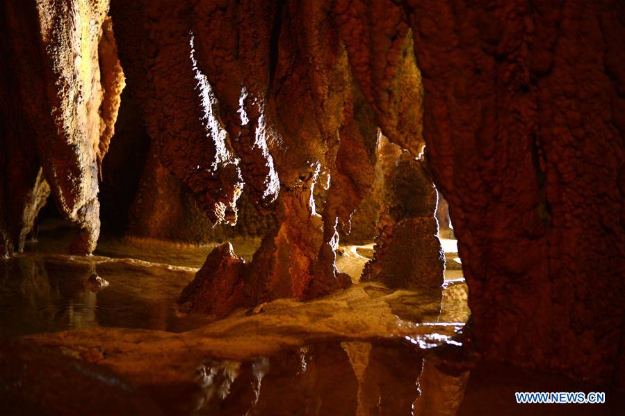 Une grotte karstique au Hubei