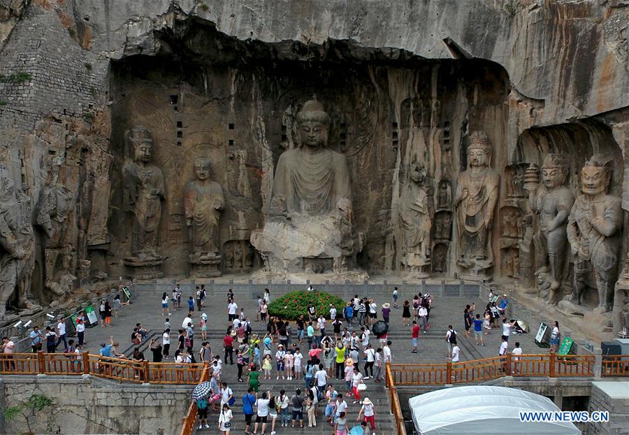 Chine : tourisme dans les grottes de Longmen dans le Henan