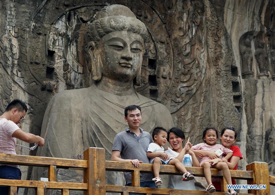 Chine : tourisme dans les grottes de Longmen dans le Henan