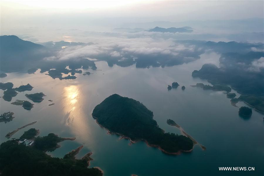 Chine : paysage du lac Qiandao au Zhejiang