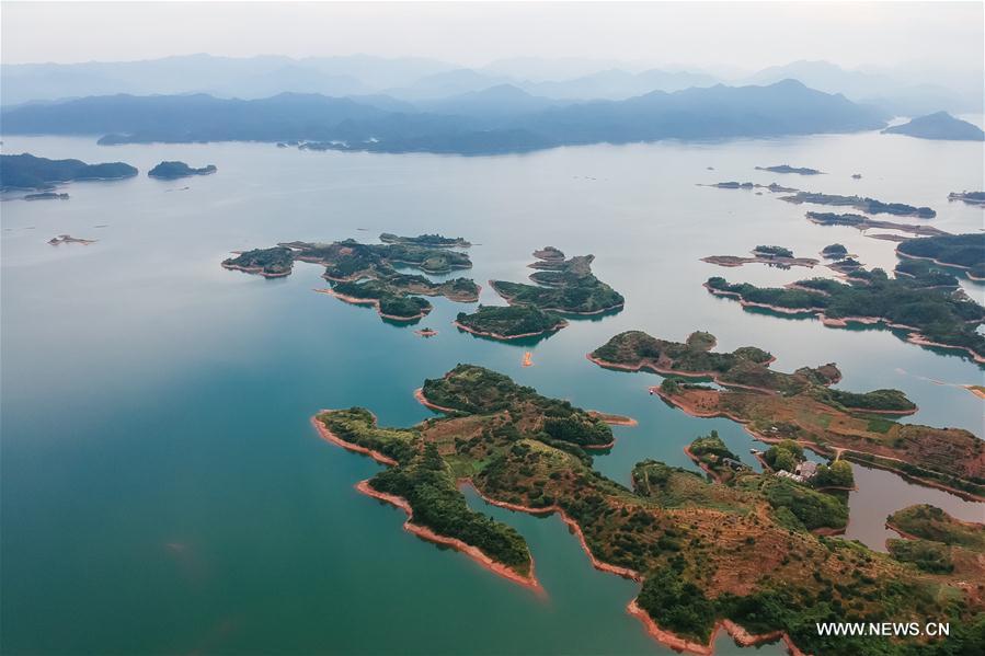 Chine : paysage du lac Qiandao au Zhejiang