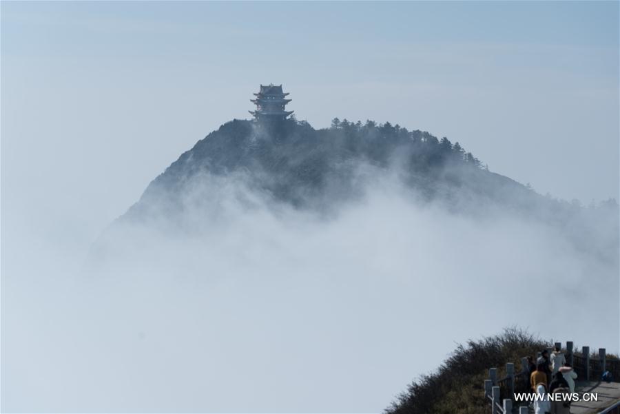 Chine : paysage du mont Emei dans le Sichuan