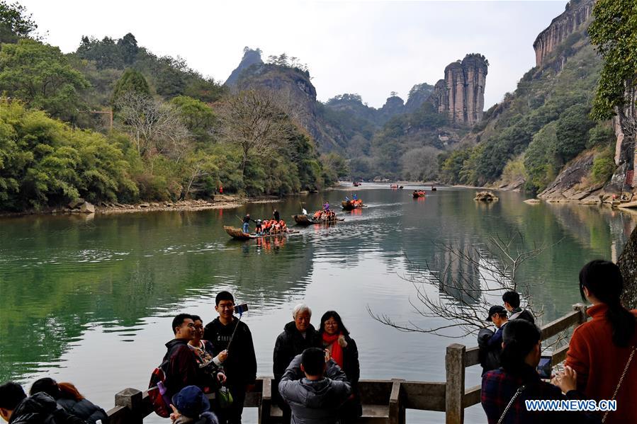 Chine : tourisme dans la région des monts Wuyi lors de la Fête du Printemps