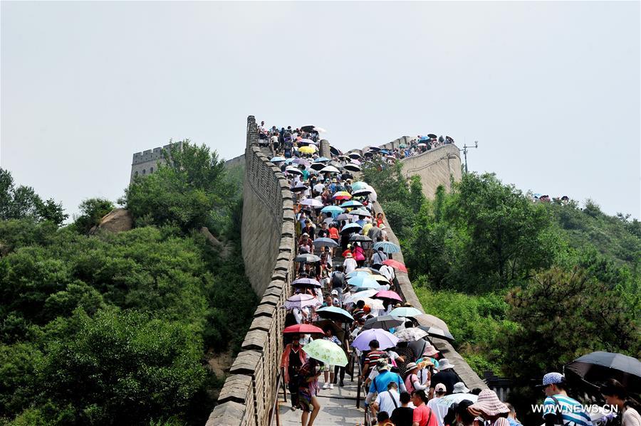Chine : touristes sur la Grande Muraille