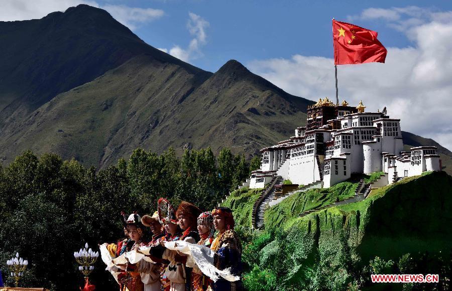 （时政）（12）西藏自治区成立50周年庆祝大会举行