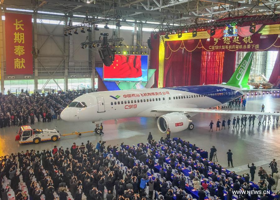 （新华直击）（1）国产大型客机C919首架机在上海总装下线