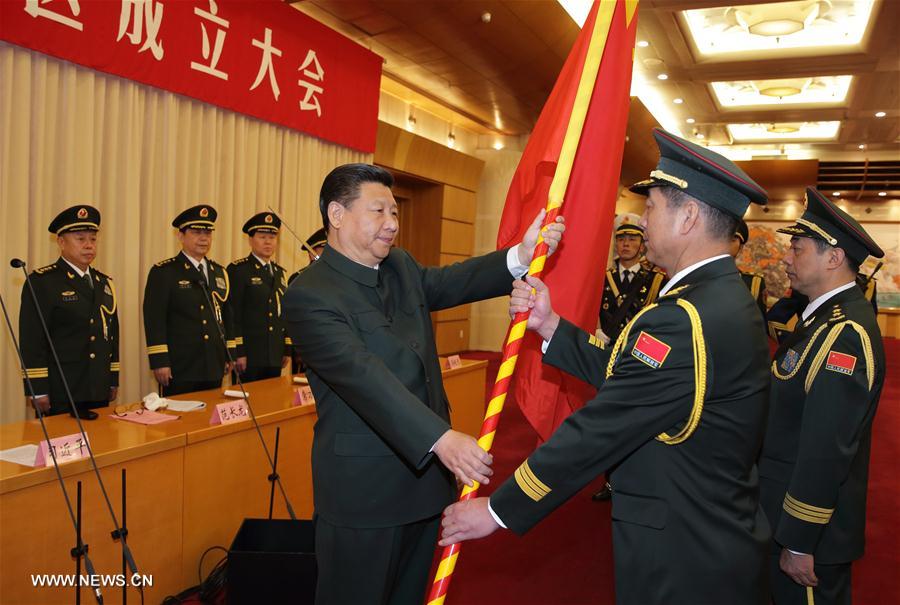 （时政）（4）中国人民解放军战区成立大会在北京举行　习近平向各战区授予军旗发布训令