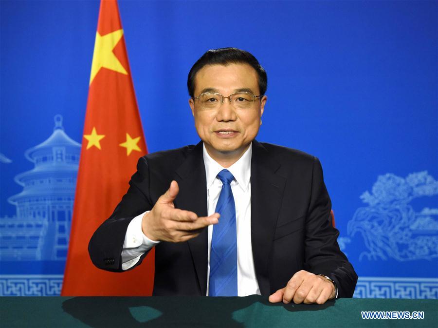 Le Premier ministre chinois Li Keqiang prend la parole dans un message vidéo, à la Conférence des ministres des Finances et des gouverneurs des banques centrales du G20, qui s'est ouverte vendredi à Shanghai, le 26 février 2016. (Xinhua/Rao Aimin)