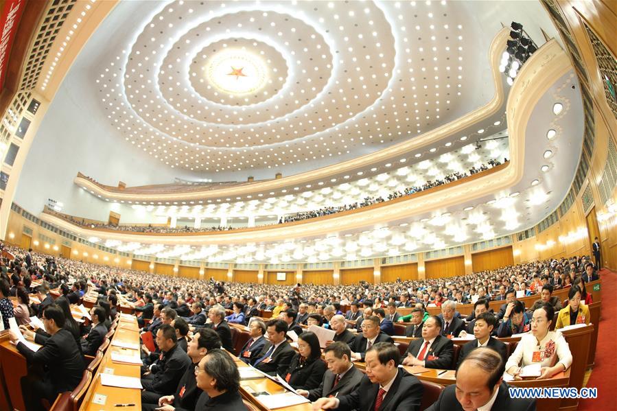 （两会·人大闭幕）（6）十二届全国人大四次会议在北京闭幕