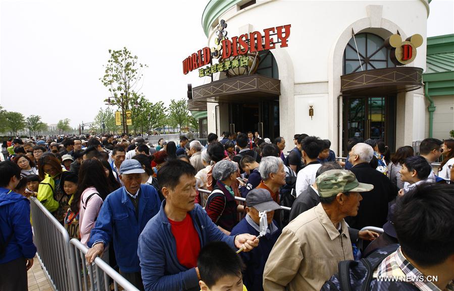 （经济）（4）上海迪士尼小镇商店开门迎客