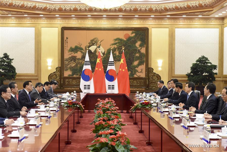 （XHDW）李克强同韩国国务总理黄教安举行会谈