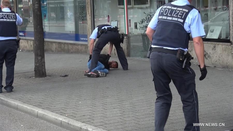 （国际）德国罗伊特林根市发生持刀砍人事件致1死2伤