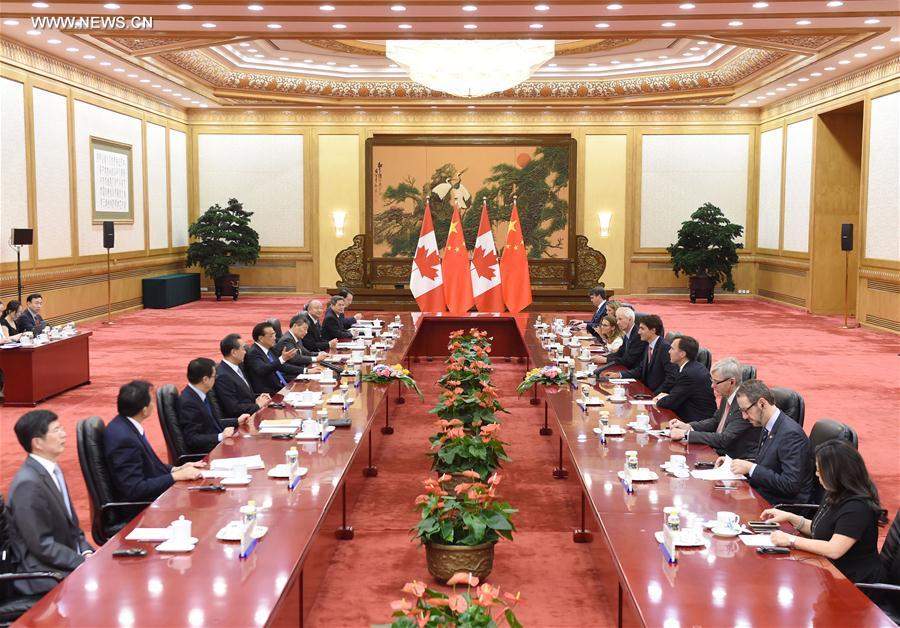 Entretien entre le Premier ministre chinois et son homologue canadien