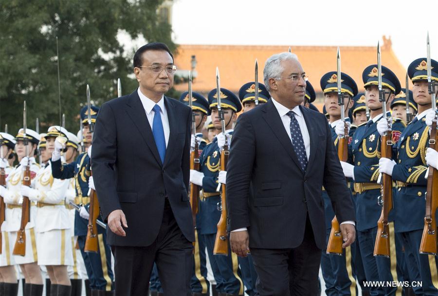 Entretien entre les Premiers ministres chinois et portugais à Beijing