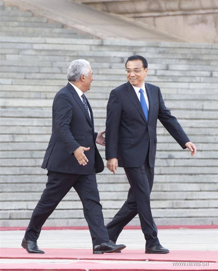 Entretien entre les Premiers ministres chinois et portugais à Beijing