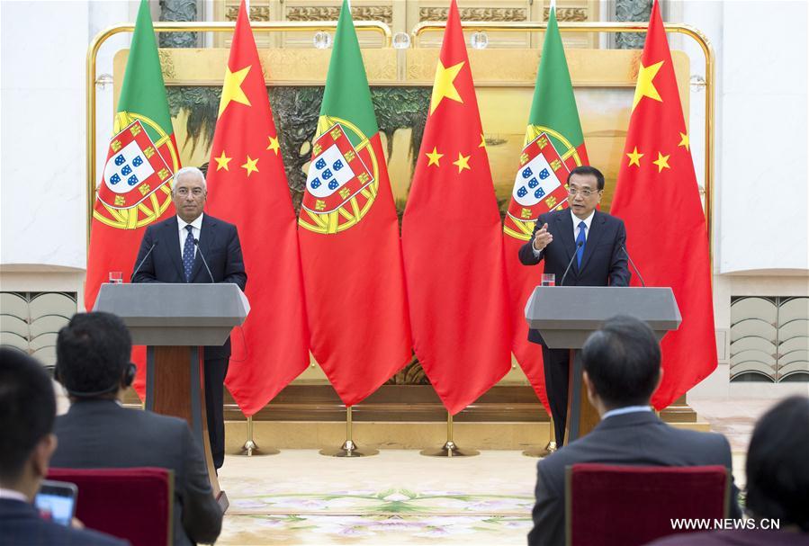 Conférence de presse des Premiers ministres chinois et portugais à Beijing