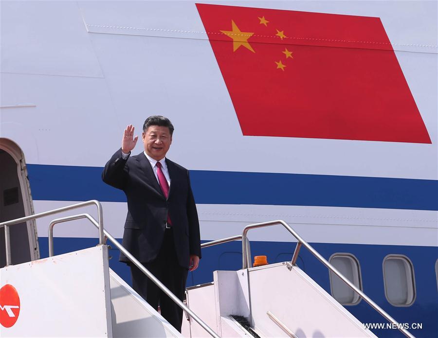 Le président Xi Jinping arrive au Bangladesh pour une visite d'Etat