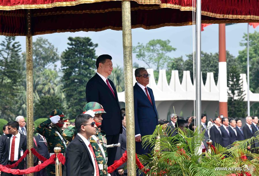 Le président Xi Jinping arrive au Bangladesh pour une visite d'Etat
