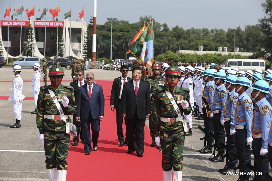 Le président Xi Jinping arrive au Bangladesh pour une visite d'Etat