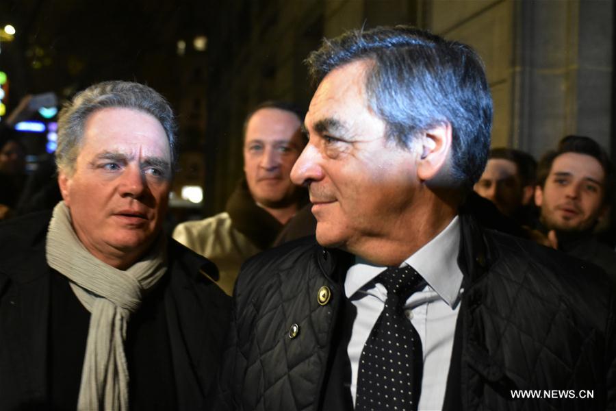 France : Fran&ccedil;ois Fillon remporte le premier tour de la primaire de la droite et  du centre