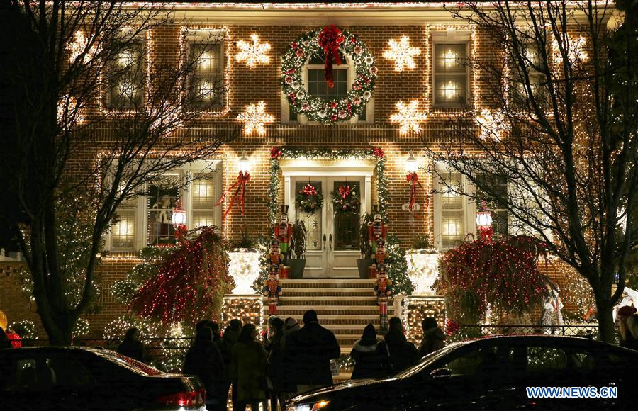 Etats-Unis : décorations de Noël dans un quartier à New York