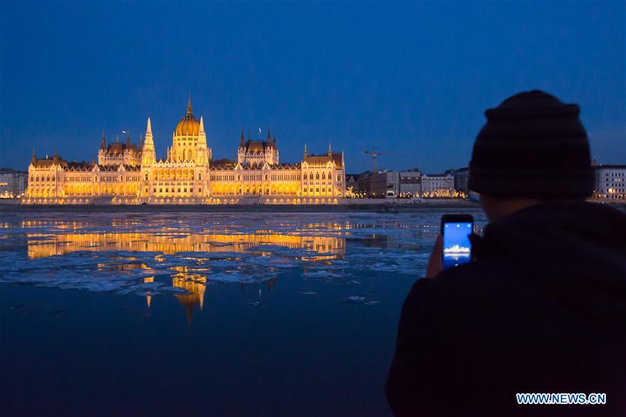 Hongrie : le Danube gelé à Budapest 