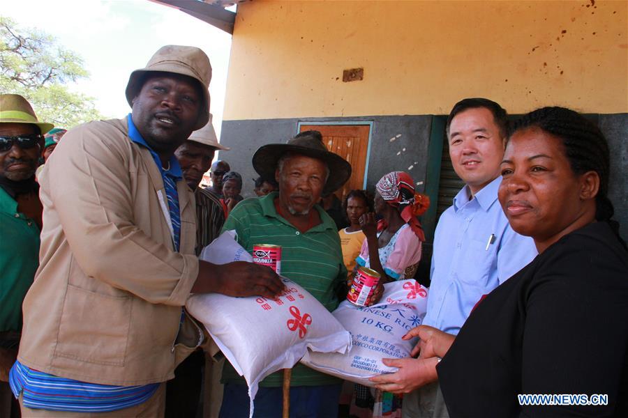 Namibie : distribution d'aide alimentaire chinoise à Windhoek