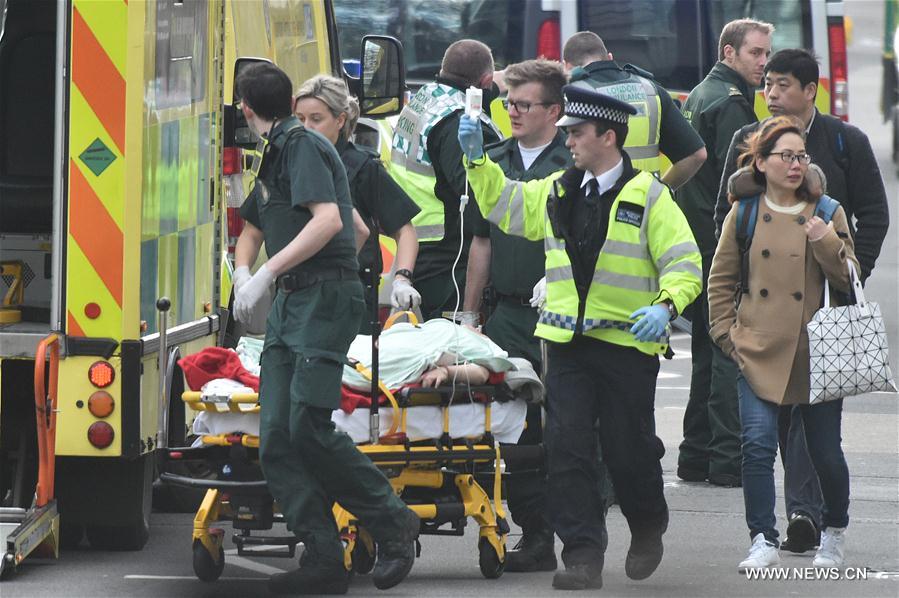 （国际）（1）英国警方说已有两人在伦敦市中心袭击事件中死亡