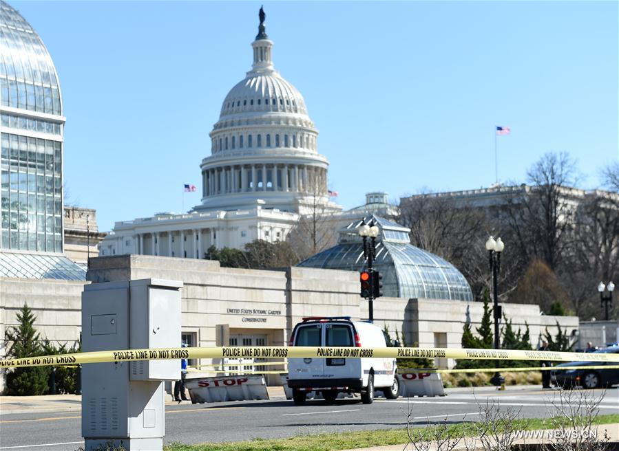 （国际）（4）美国华盛顿国会山附近一嫌疑人驾车袭警被捕