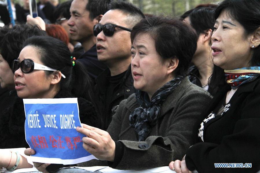 France : rassemblement en hommage au ressortissant chinois Liu Shaoyao tué à Paris