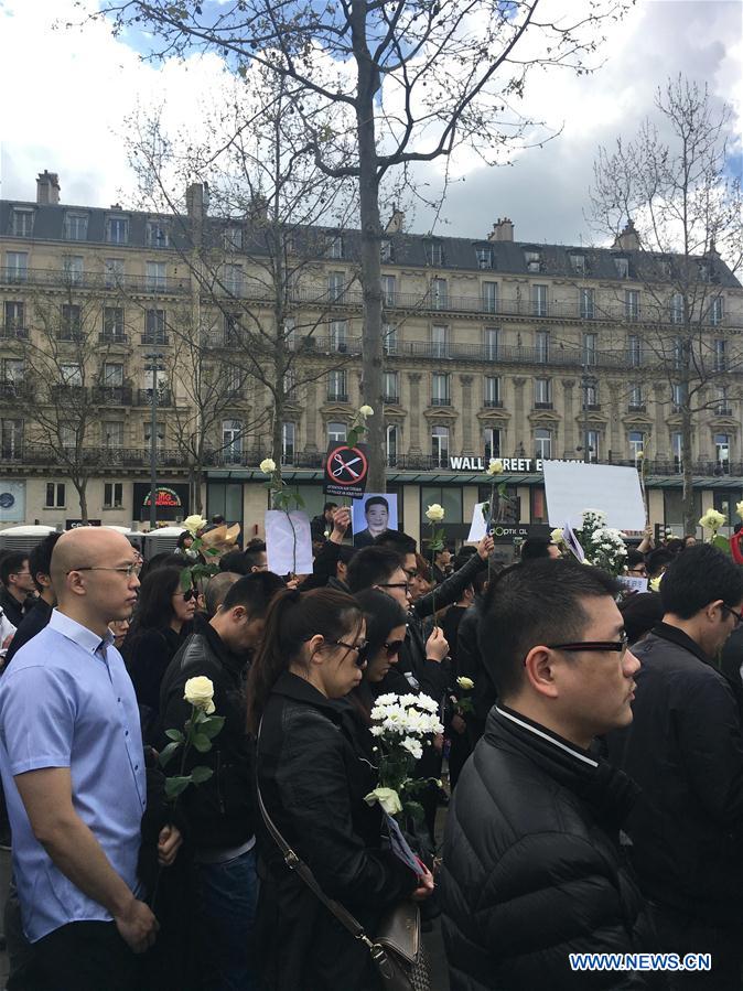 France : rassemblement en hommage au ressortissant chinois Liu Shaoyao tué à Paris