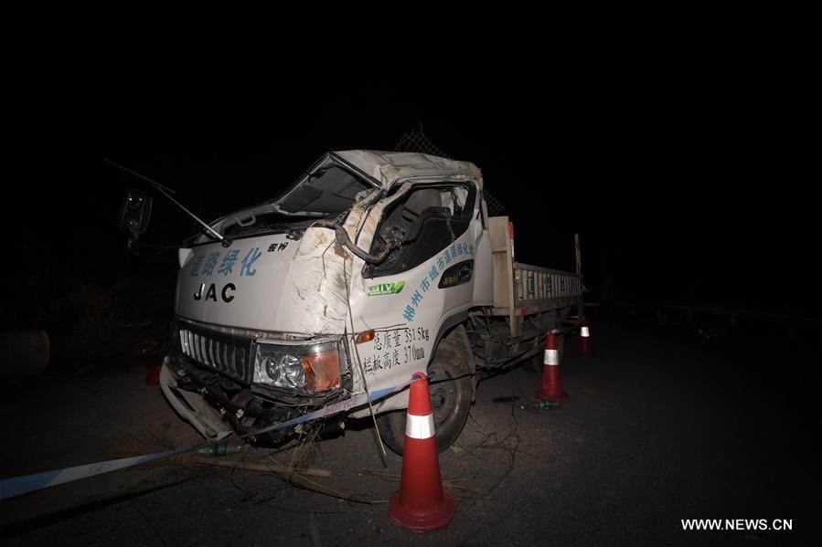 （新华视点）（1）直击湖南郴州市苏仙区翻车事故现场