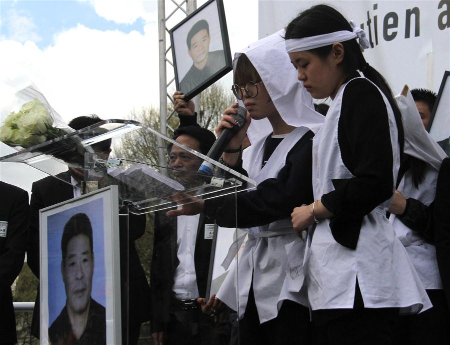 France : rassemblement en hommage au ressortissant chinois Liu Shaoyao tué à Paris