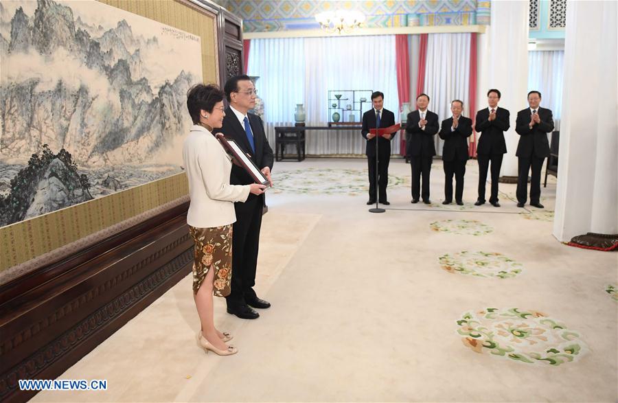 （XHDW）（1）李克强颁发任命林郑月娥为香港特别行政区第五任行政长官的国务院令