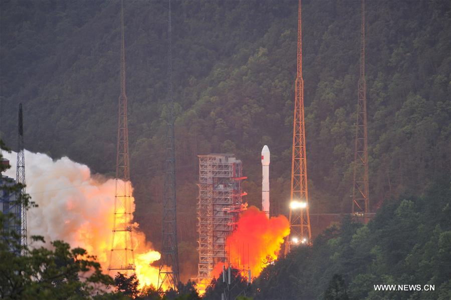 （科技）（1）实践十三号卫星成功发射 开启中国通信卫星高通量时代 