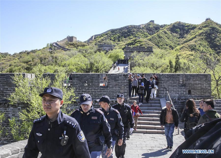Patrouille conjointe de policiers italiens et chinois à Beijing