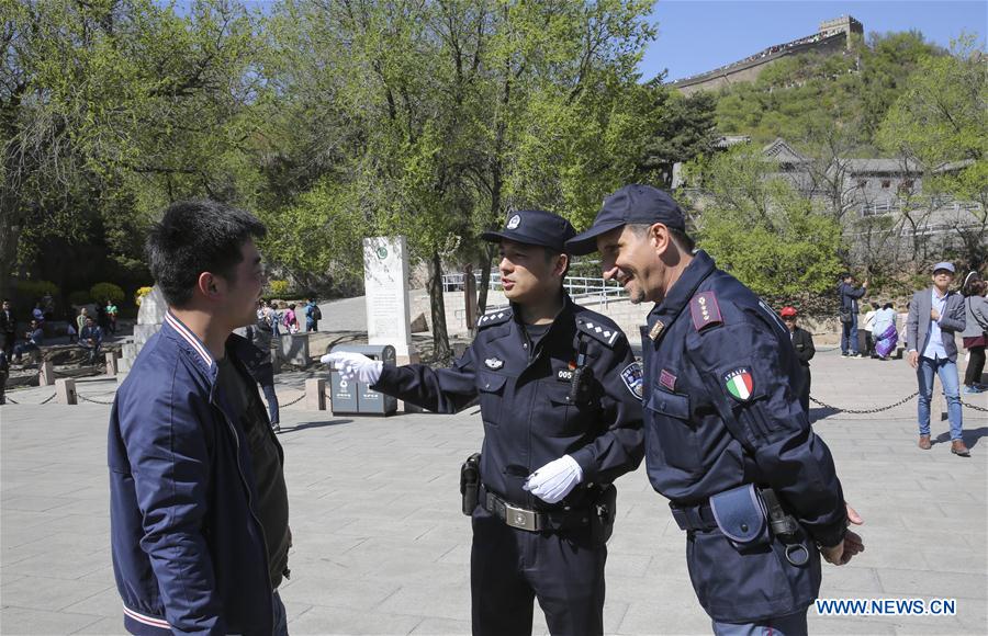 Patrouille conjointe de policiers italiens et chinois à Beijing