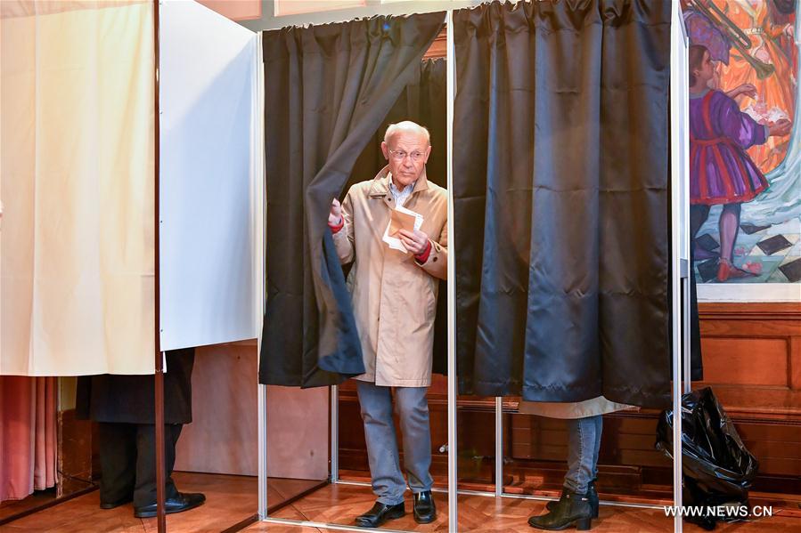 （国际）（3）法国总统选举第二轮投票全面展开