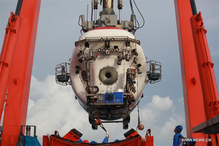 Le submersible chinois Jiaolong plonge à 4.811 mètres dans la fosse des Mariannes