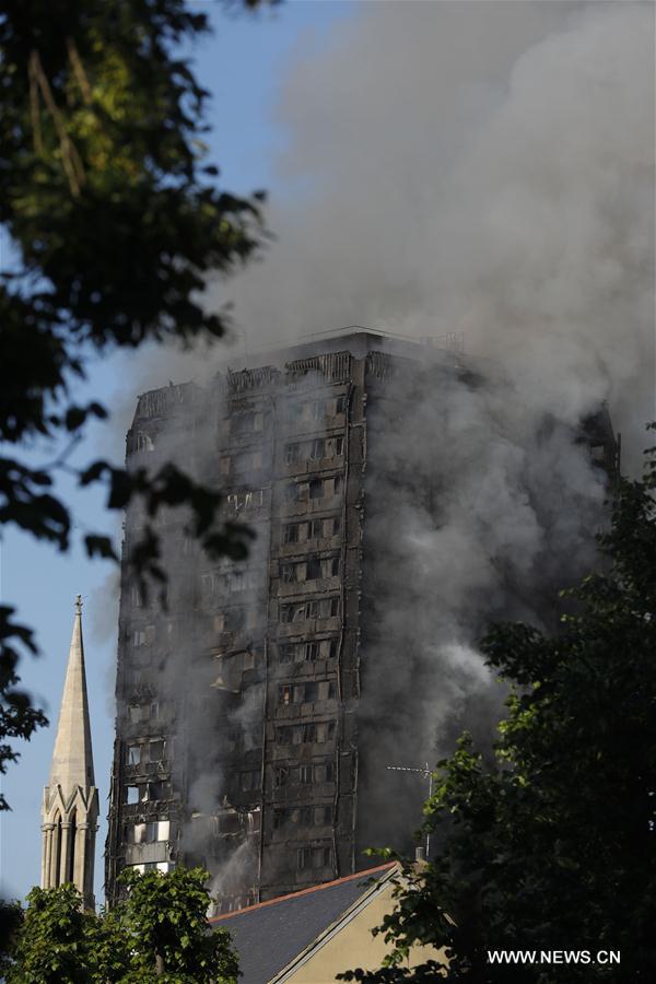 （国际）（1）伦敦一高层建筑发生火灾