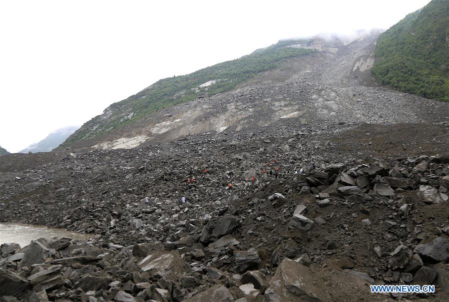Chine : 141 personnes ensevelies par un glissement de terrain au Sichuan