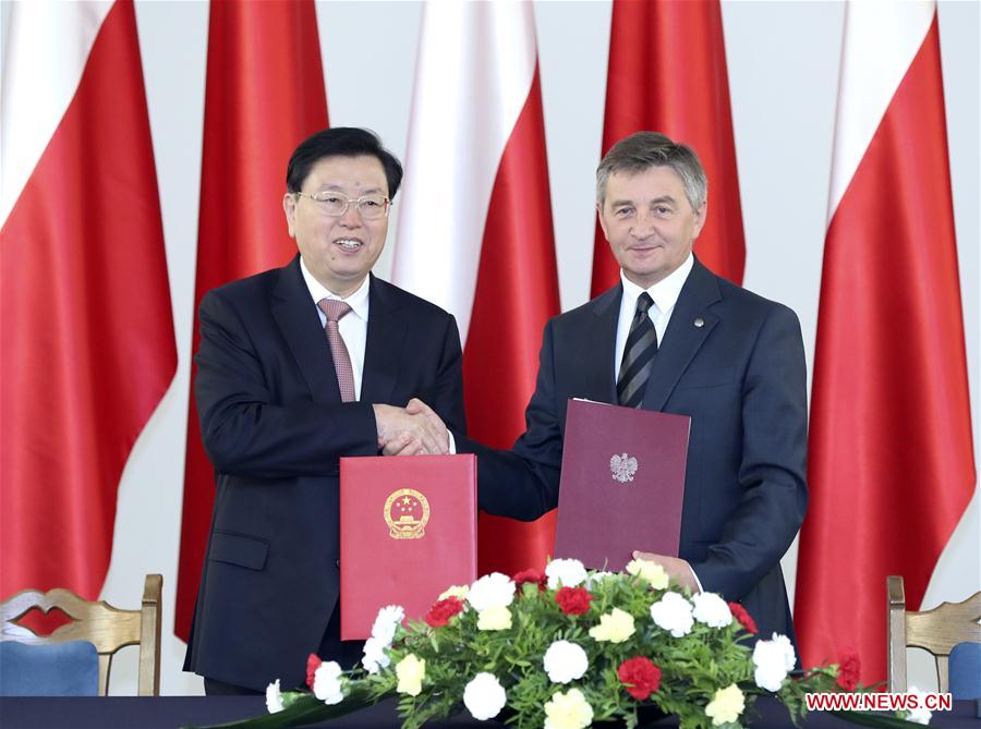 Visite du plus haut législateur chinois en Pologne