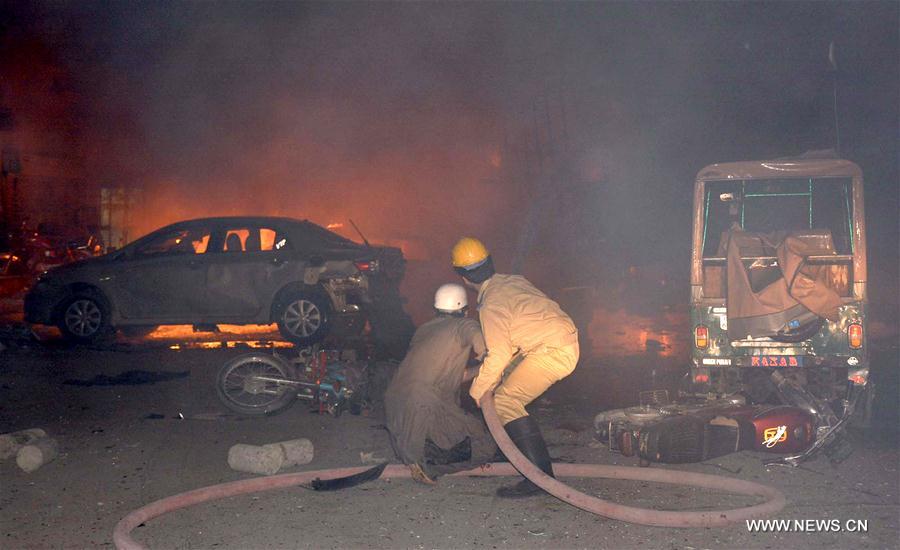 （国际）（3）巴基斯坦一军车遭袭造成至少15人死亡
