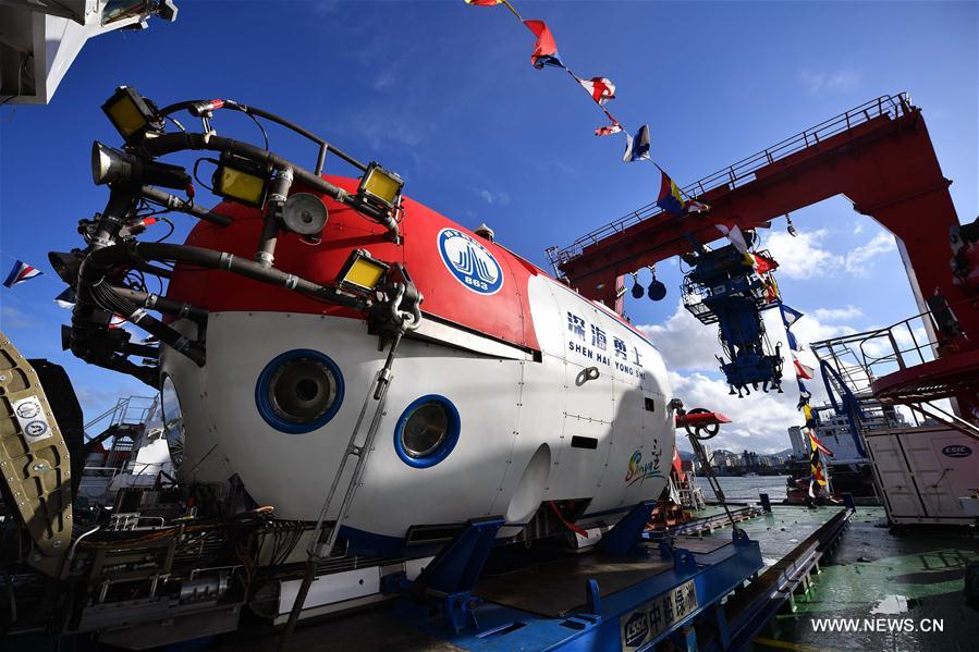 （科技）（1）我国成功完成“深海勇士”号载人深潜试验