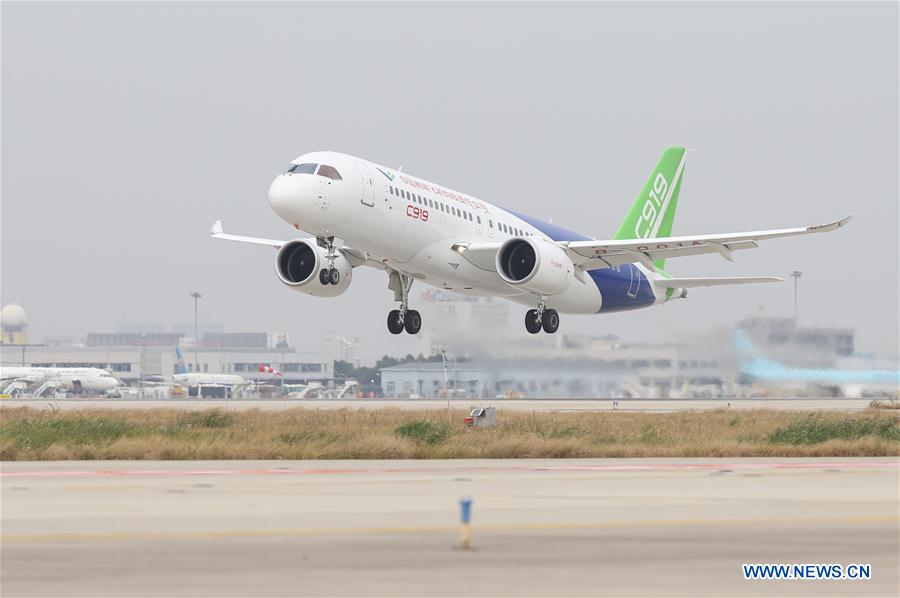 Premier vol longue distance de l'avion de ligne chinois C919