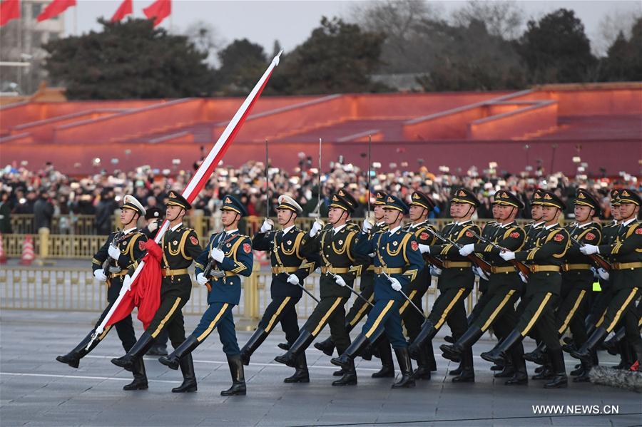 （社会）（2）人民解放军首次执行天安门广场升国旗任务