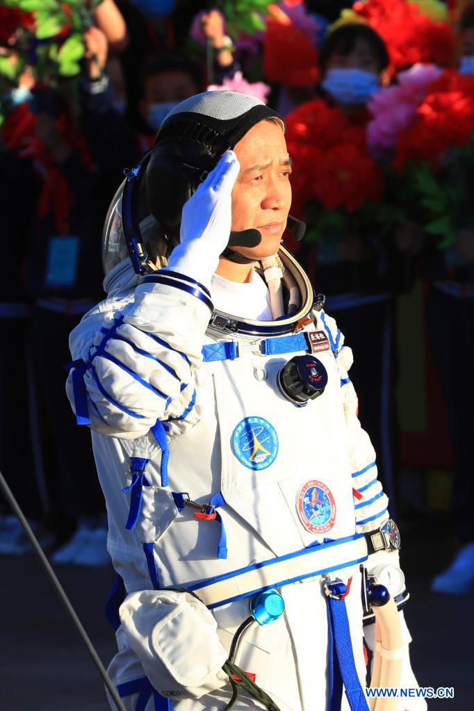 C R Monie D Au Revoir Aux Astronautes Chinois De La Mission Shenzhou