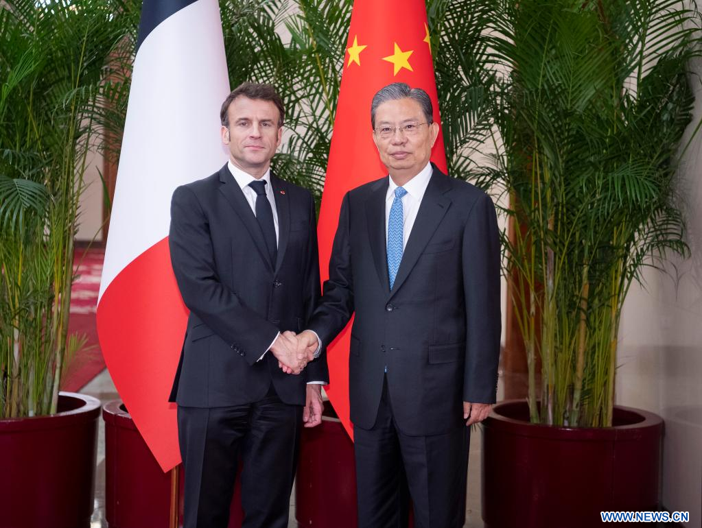 Le plus haut législateur chinois rencontre le président français