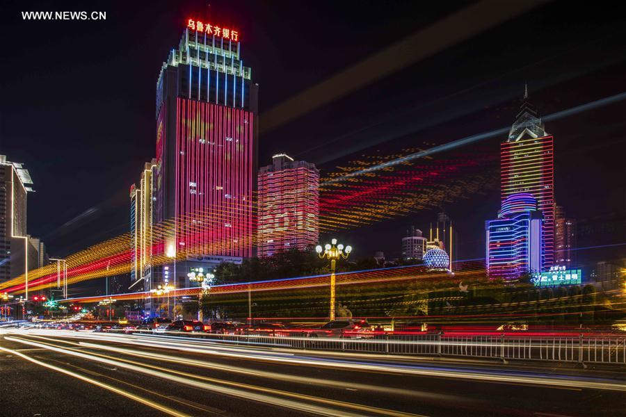 Chine : vue nocturne d'Urumqi
