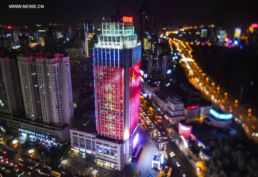 Chine : vue nocturne d'Urumqi